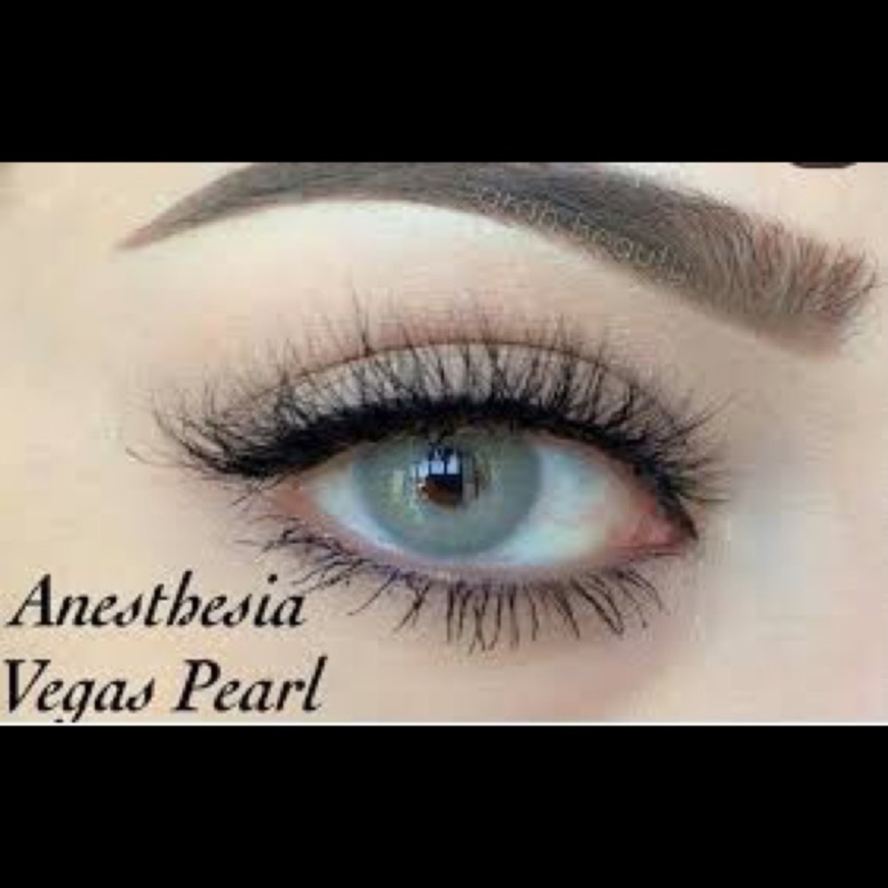 New Vegas Pearl (light grey) for stunning eyes